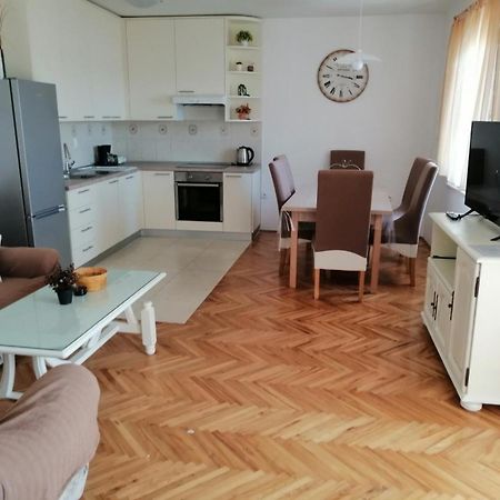 Apartments Njaco Razanac Luaran gambar