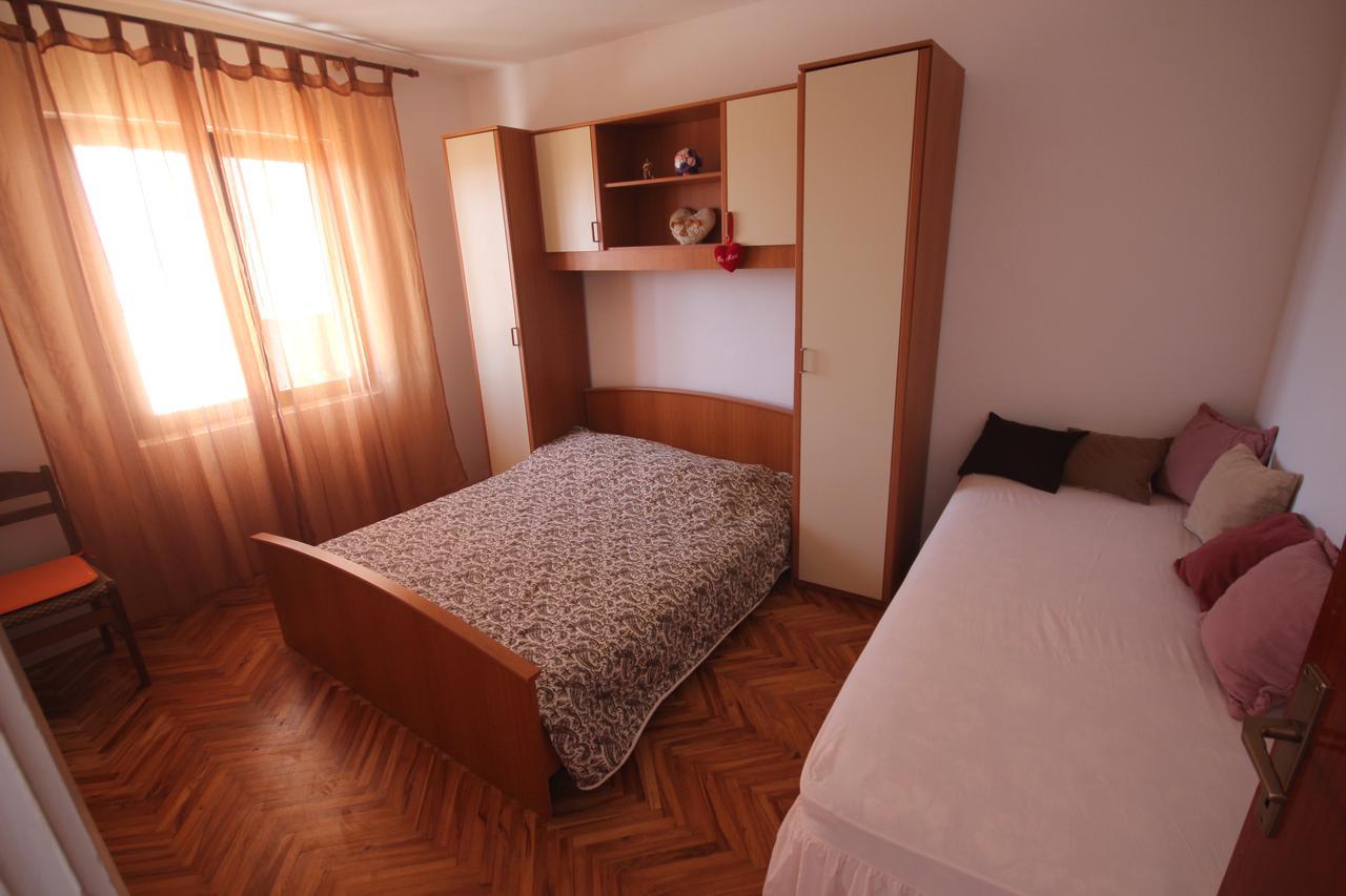 Apartments Njaco Razanac Luaran gambar