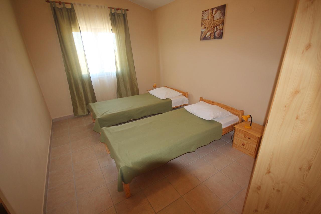 Apartments Njaco Razanac Luaran gambar