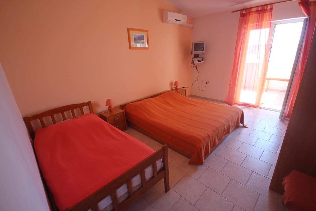 Apartments Njaco Razanac Luaran gambar